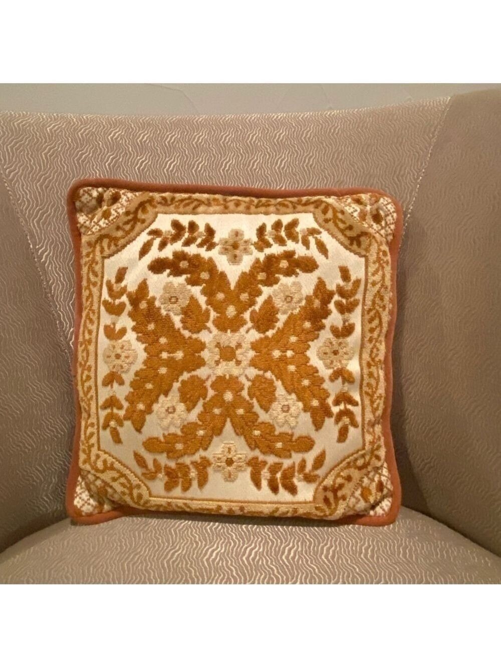 Rare vintage embroidery/ tapestry floral cut velvet decorative pillow pre-owned